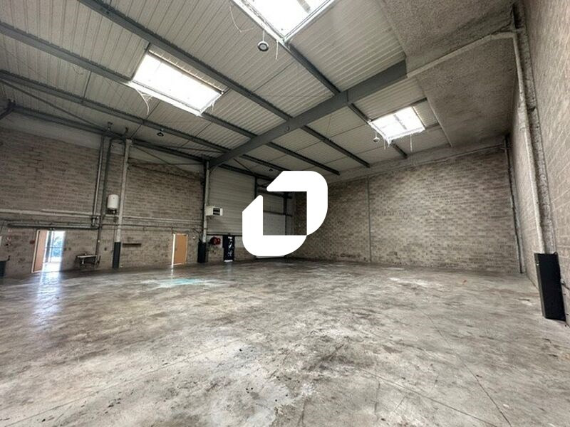 Location Local d'activités de 943,89 m² Goussainville Coteaux Cottage