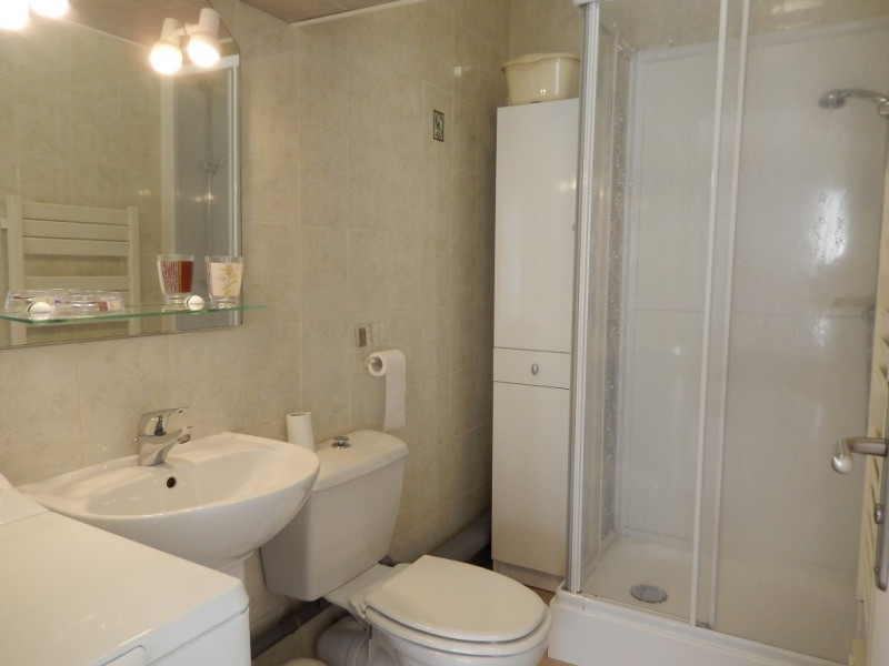 Salle d'eau avec wc et lave linge