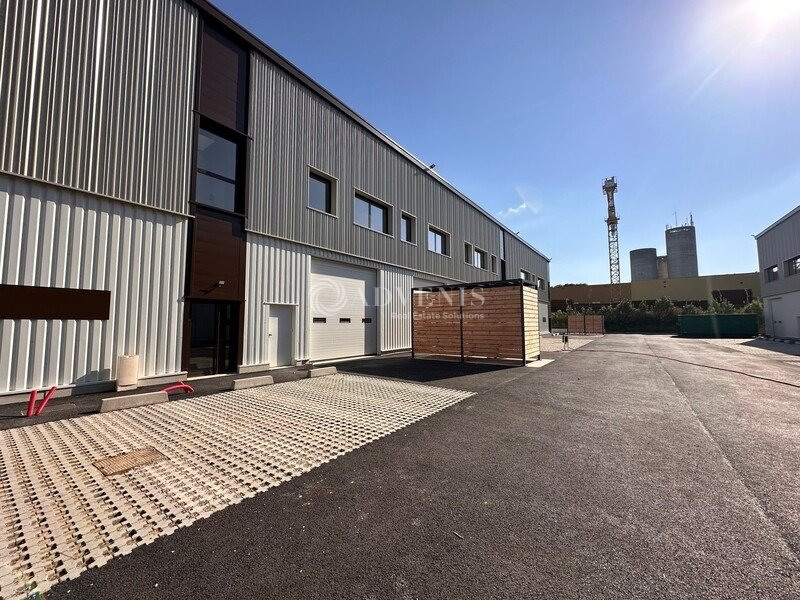 Location Local d'activités de 3514 m² Osny La Chaussee