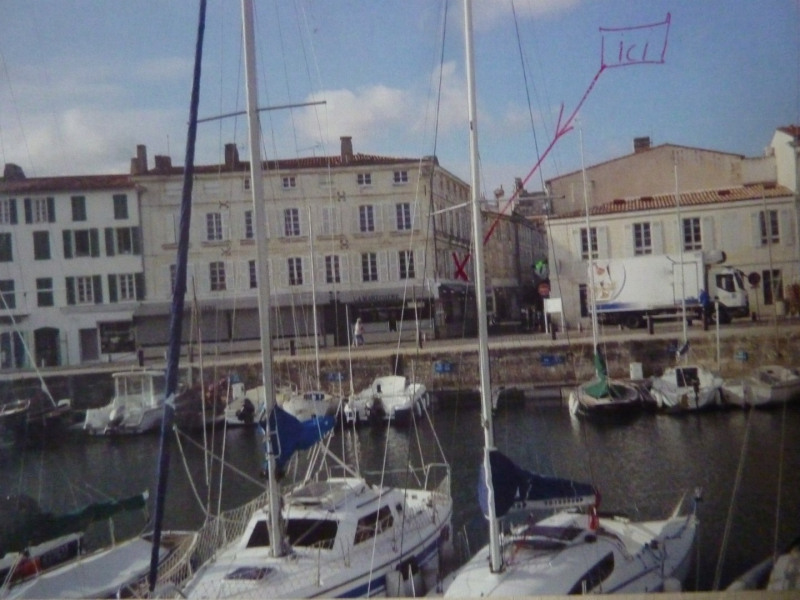 le port de Saint Martin de Ré avec l'emplacement du studio ( croix rouge)