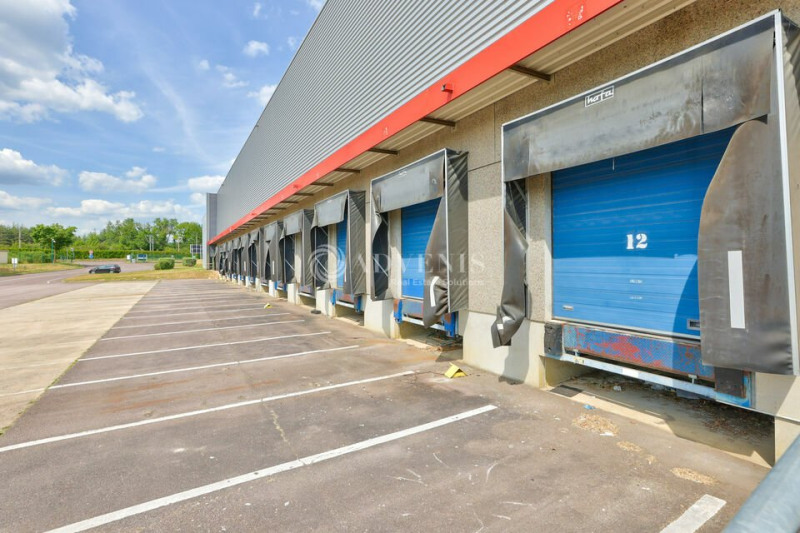 Autre : Site clos et sécurisé, ICPE 1510, 12 portes à quai, 1 porte sectionnelle de plain pied, HSP : 11 mètres, Eclairage : LED,