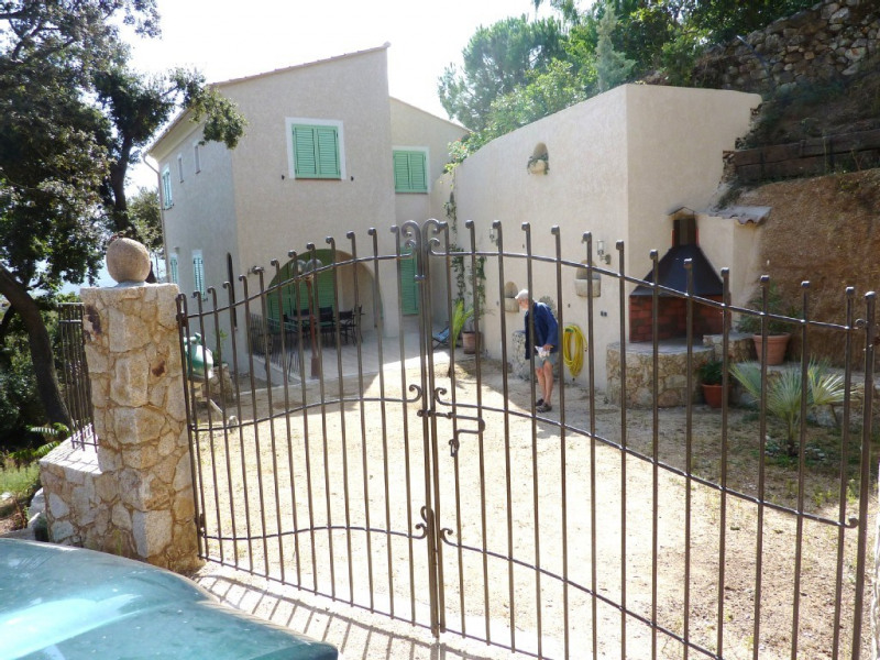 Villa neuve terminée en 2014 'i lecci' nichée dans les chênes et le maquis
