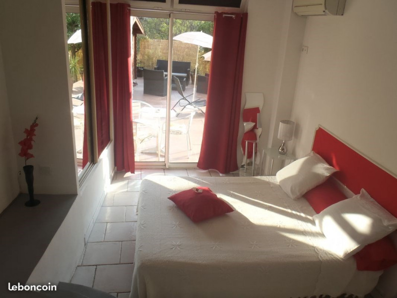 Chambre donnant sur la terrasse