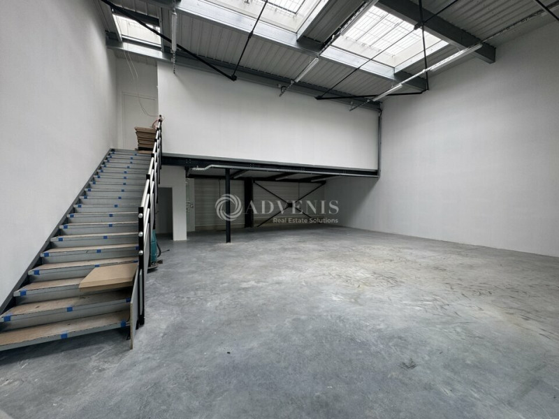 Location Local d'activités de 400 m² Stains
