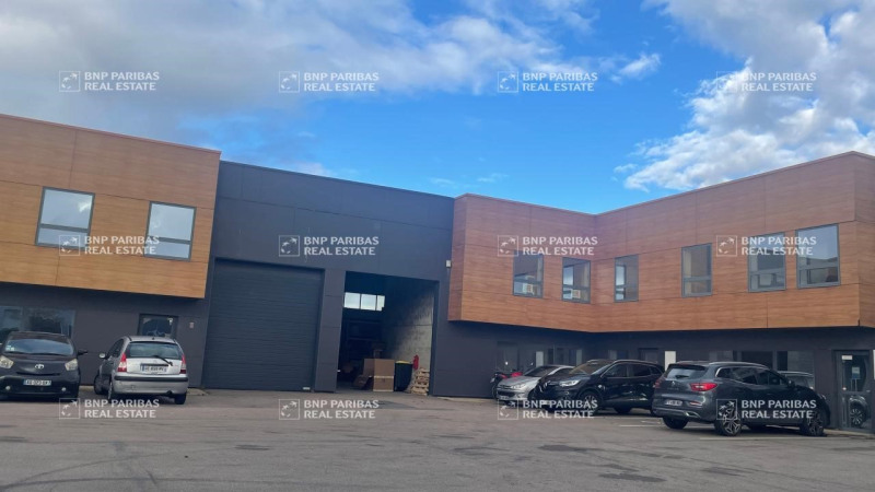 Location Local d'activités de 688 m² Aubergenville Trait Union