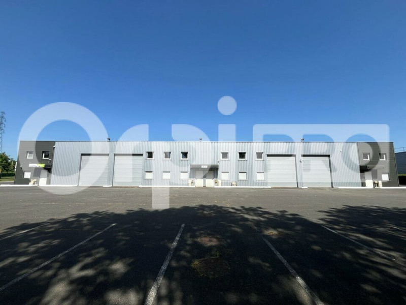 Location Local d'activités de 777 m² Vert-Saint-Denis