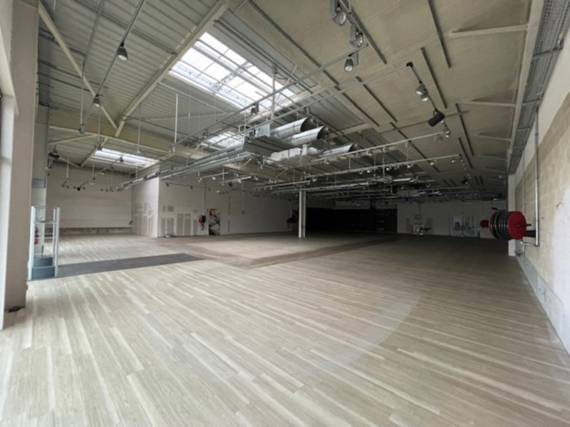 Location Local commercial Vauxbuin