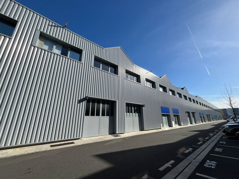 Location Local d'activités de 1225 m² Vaux-le-Pénil Centre Nord