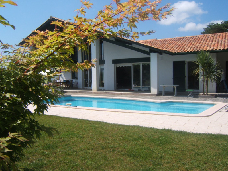 Maison De Vacances A Saint Pee Sur Nivelle En Aquitaine Pour 8 Pers 200m Amivac Com