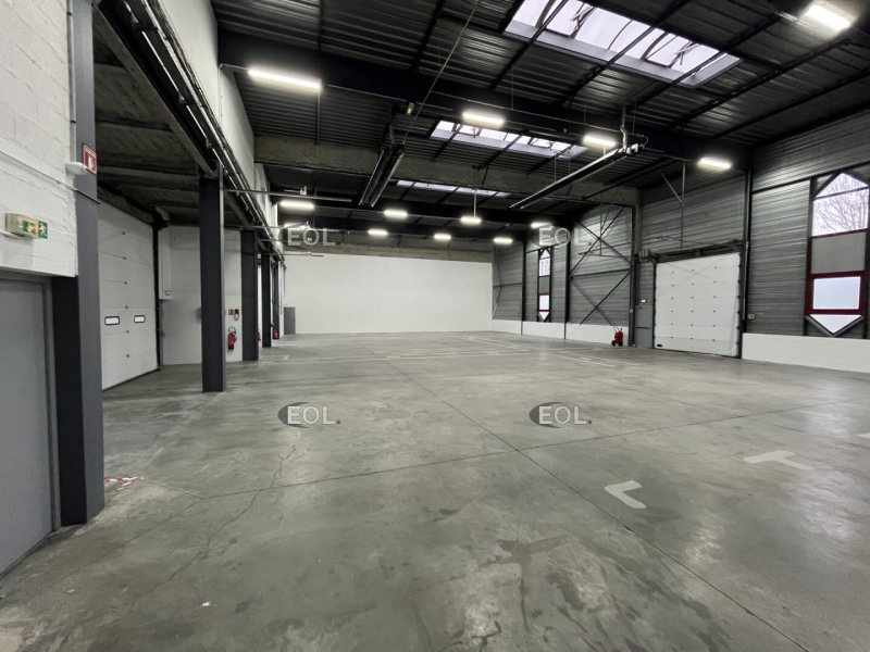 Location Entrepôt de 764 m² Élancourt La Villedieu Reaux