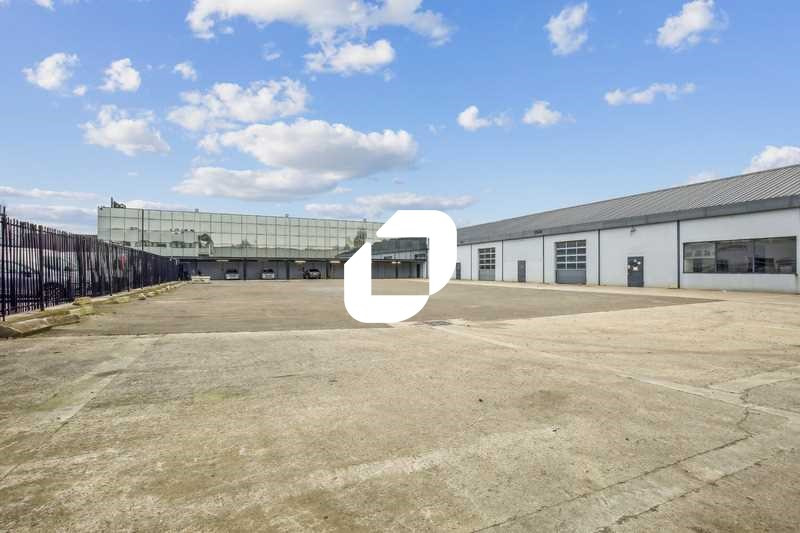 Location Local d'activités de 1316 m² Gonesse Zone Industrielle