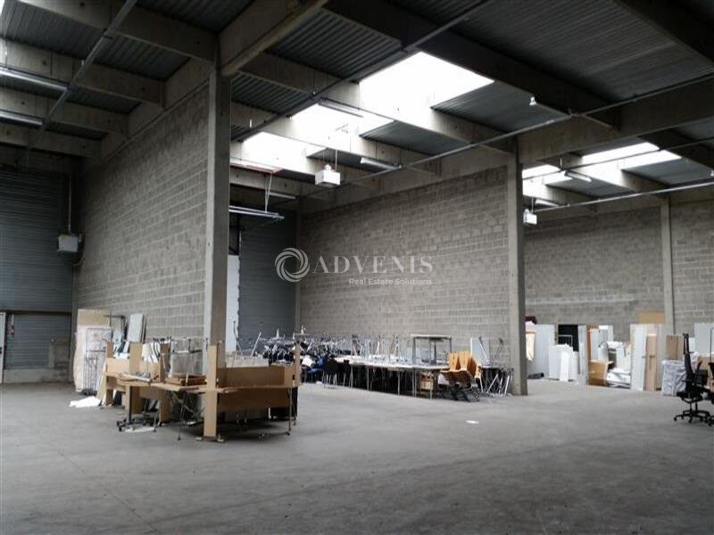 Location Entrepôt de 1344 m² Coignières