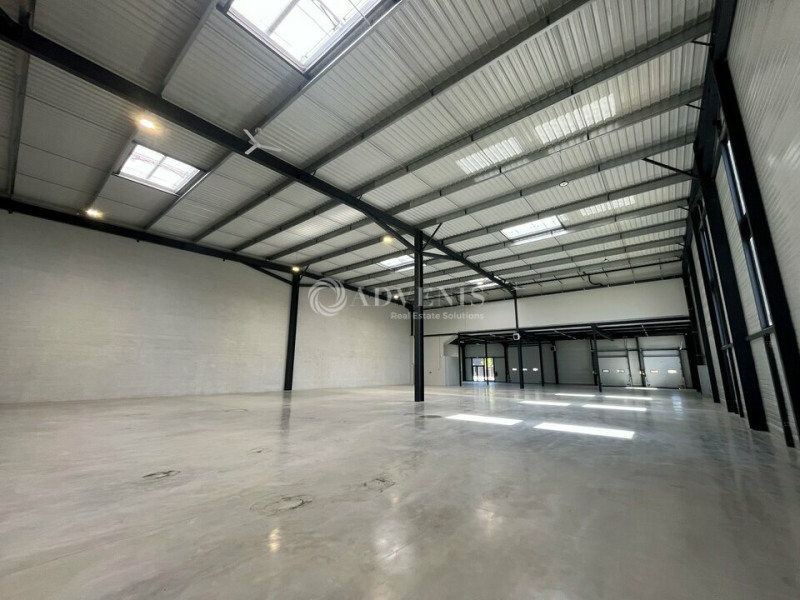 Location Local d'activités de 918 m² La Queue-en-Brie Village Pierre Lais