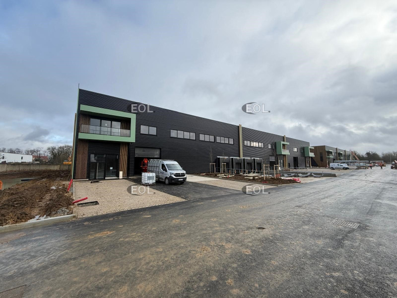 Location Local d'activités de 4407 m² La Queue-en-Brie Village Pierre Lais