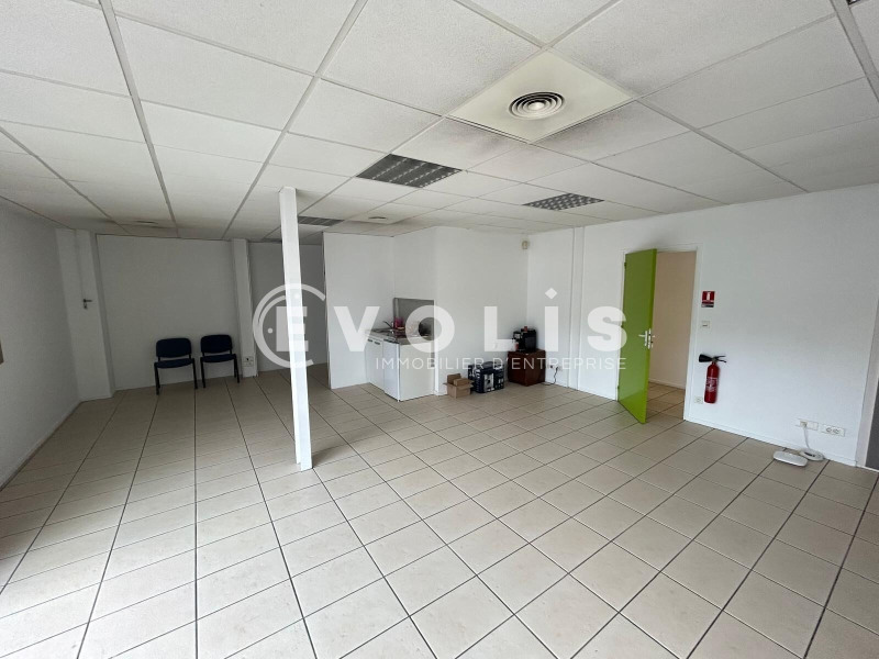 Location Bureau de 143 m² Crosne Le Stade