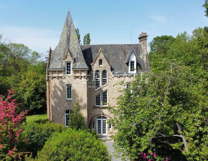 Manoir à vendre à Saint-Hilaire-du-Harcouët