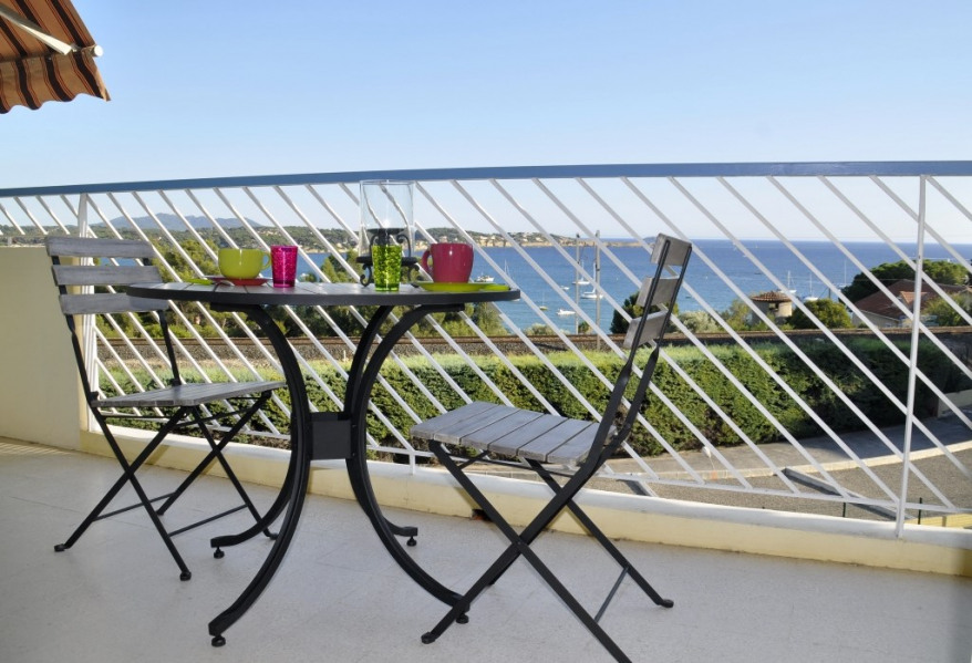Petit déjeuner en terrasse