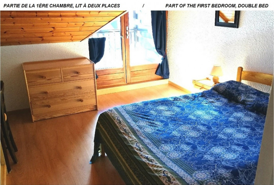 Partie de la 1ère chambre (avec balcon). 1 lit à deux places