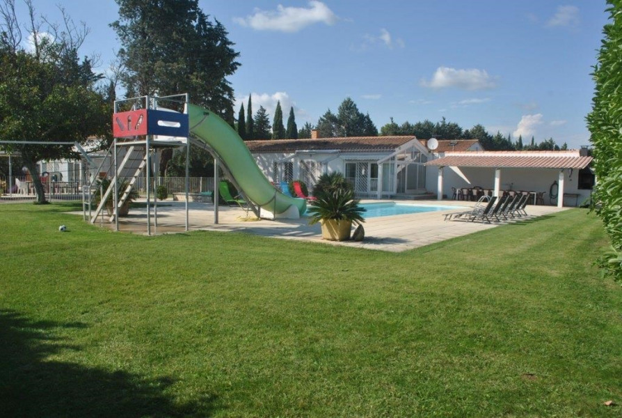 Haus De Vacances A Meynes En Languedoc Roussillon Pour 14 Pers