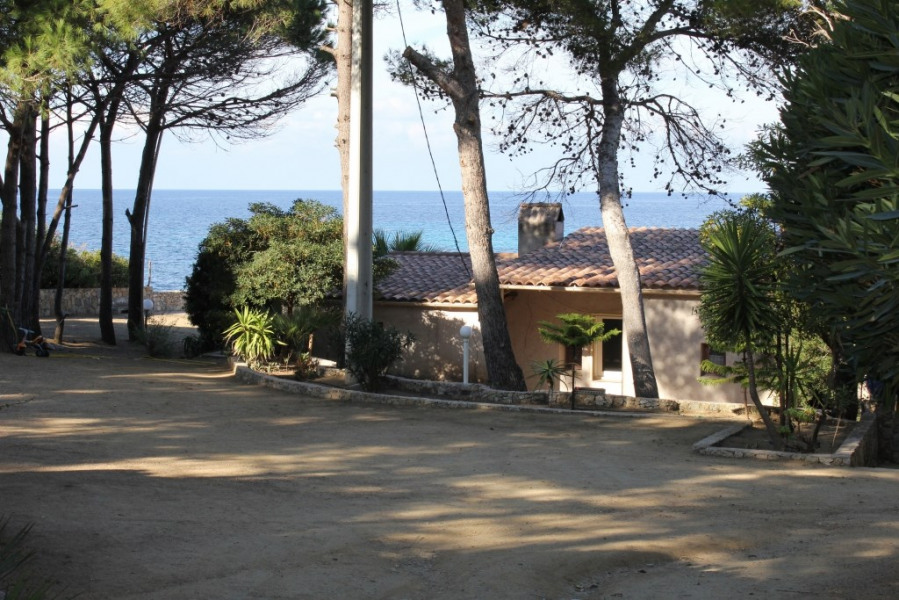 Maison De Vacances A L Ile Rousse En Corse Pour 4 Pers 43m Seloger Vacances