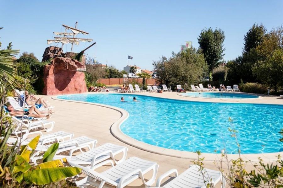 Hebergement Insolite De Vacances A Chatelaillon Plage En Poitou Charentes Pour 20 Pers Seloger Vacances