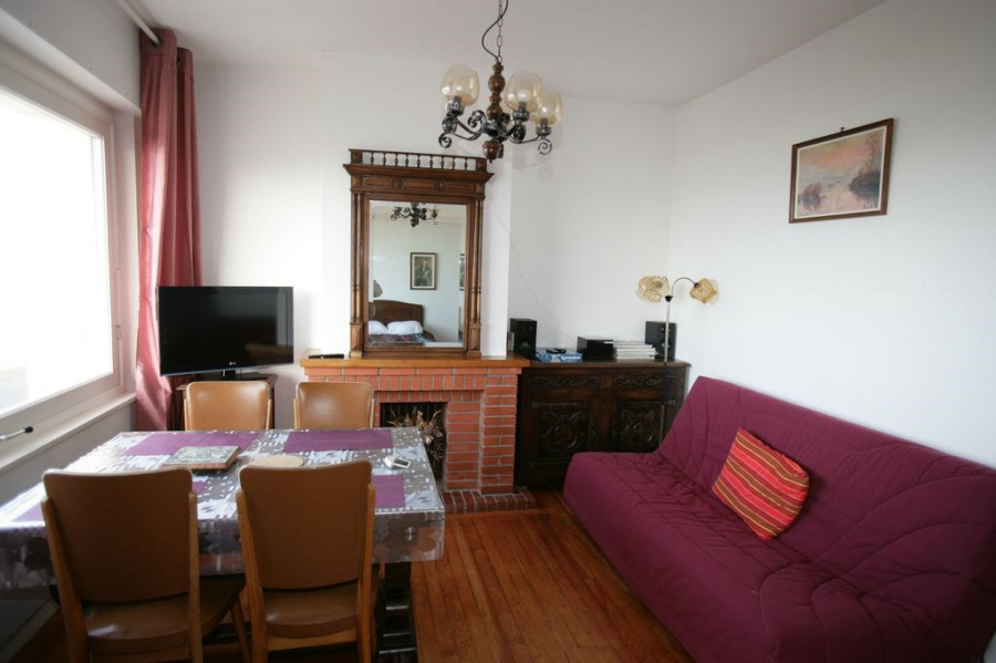 séjour avec canapé lit, télé, hifi, wifi