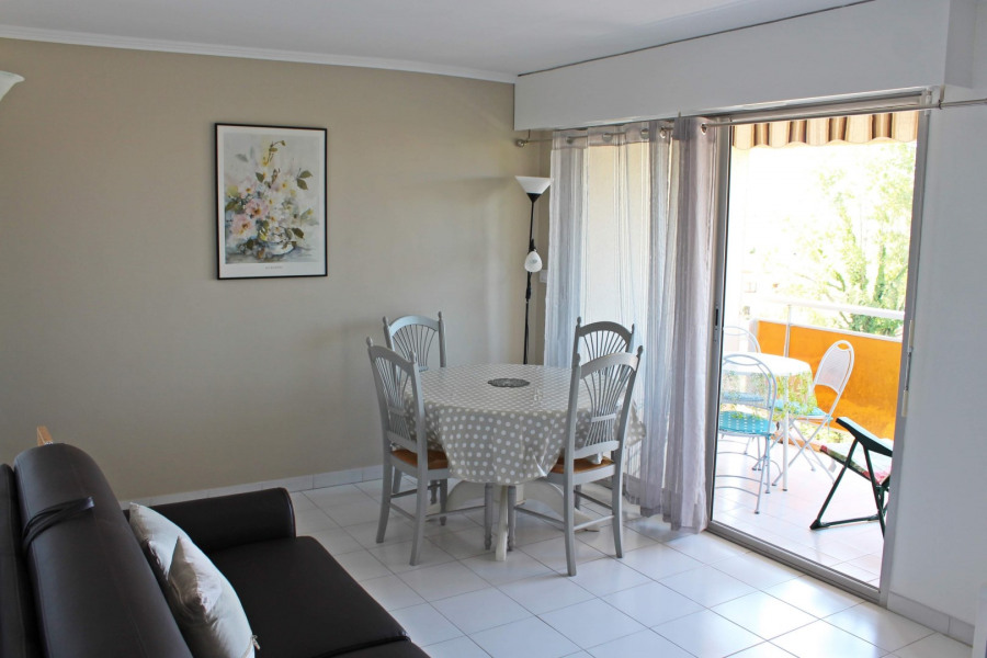 Appartement De Vacances A Frejus En Provence Alpes Cote D Azur Pour 4 Pers 38m Seloger Vacances