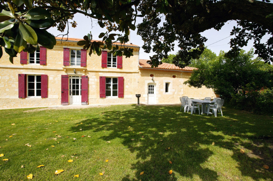Gite De Vacances A Saint Caprais De Bordeaux En Aquitaine Pour 6 Pers 140m Amivac Com