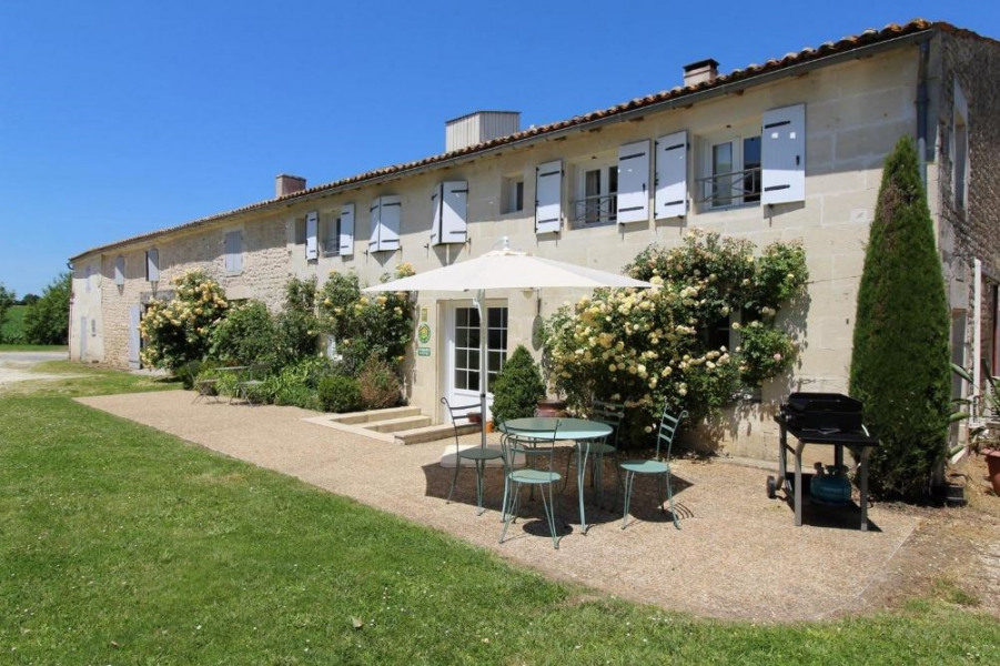 Gite De Vacances A Les Essards En Poitou Charentes Pour 6 Pers