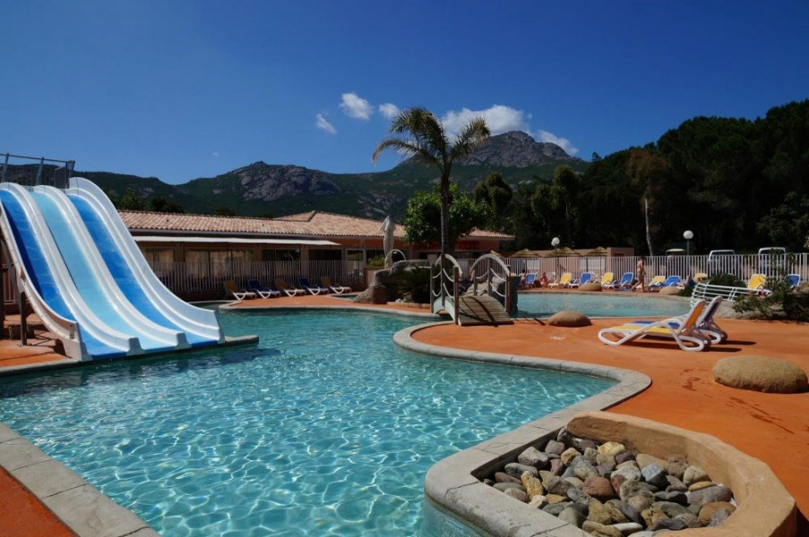 Camping Les Castors, 80 emplacements, 75 locatifs