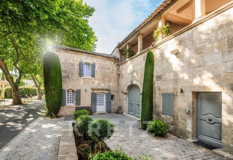 Village house for sale in Paradou
