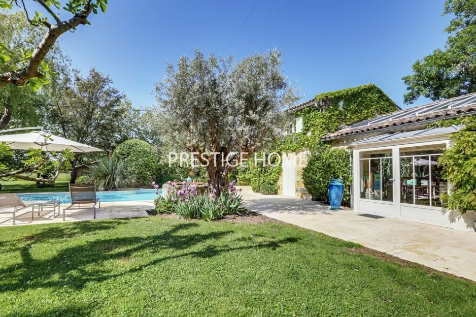 property for sale in the district La Plaine