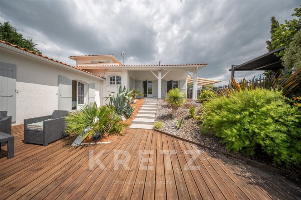 Maison de luxe à vendre dans le quartier Le Bourg