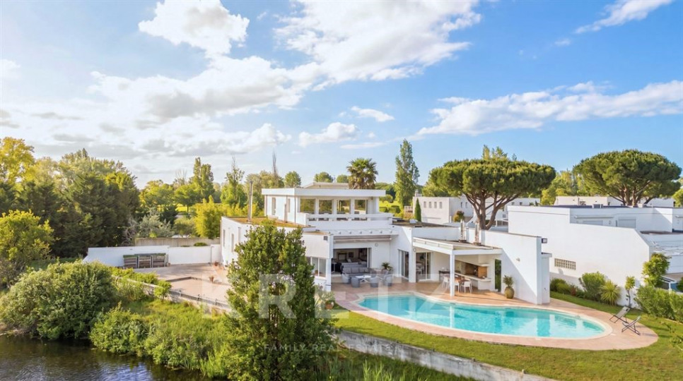 Luxury villa for sale in the district Nord