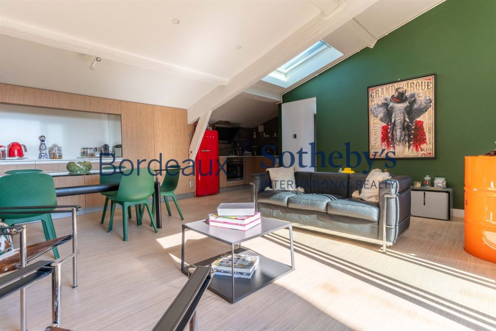 Luxury apartment for sale in the district Hôtel de Ville-Quinconce-Saint Seurin-Fondaudège