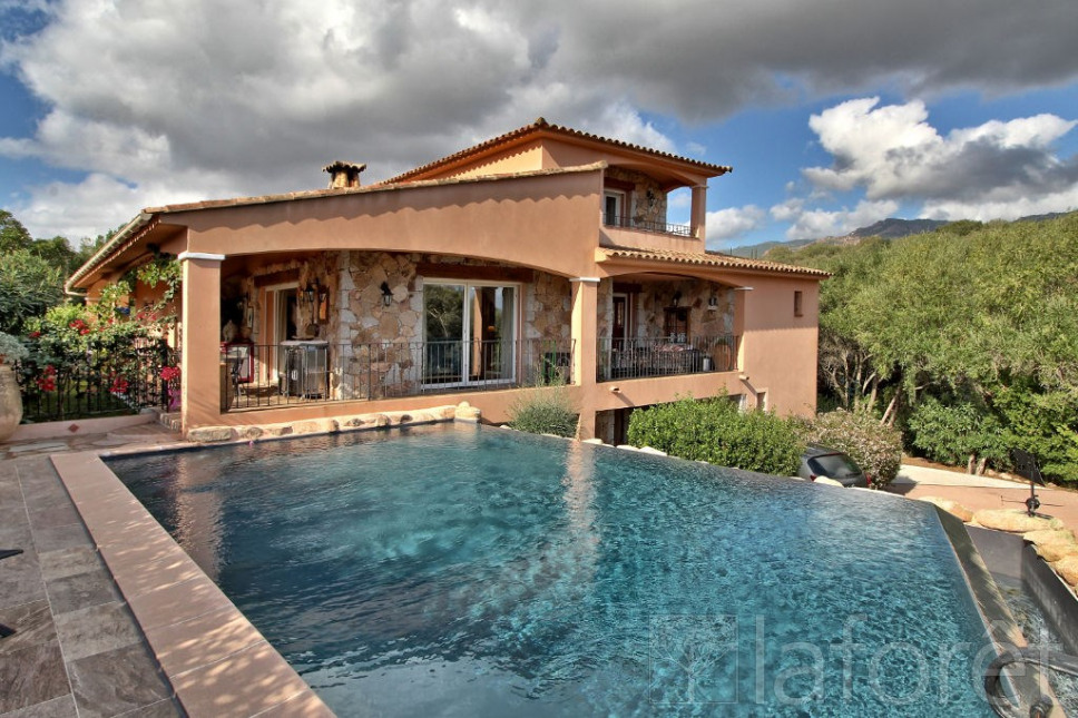 Maison A Vendre A Porto Vecchio Porto Vecchio Par Barnes 14 Pieces 528 M2